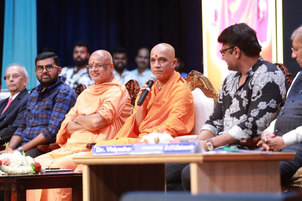 Swamiji with SAMVIT students